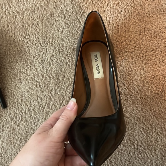 Steve Madden Pointy Toe Black Pumps - Picture 2 of 4